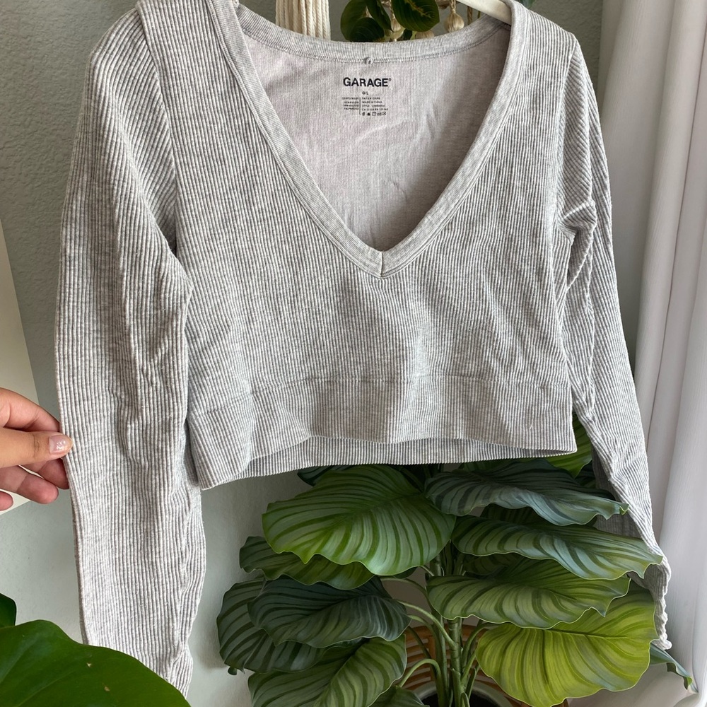 Garage Women's Gray V-Neck Long Sleeve Top